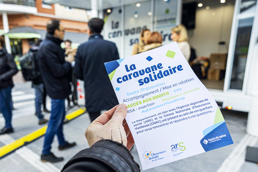 Prospectus décrivant les missions de la Caravane solidaire : santé, prévention, accès aux droits, RSA, autonomie, maintien à domicile