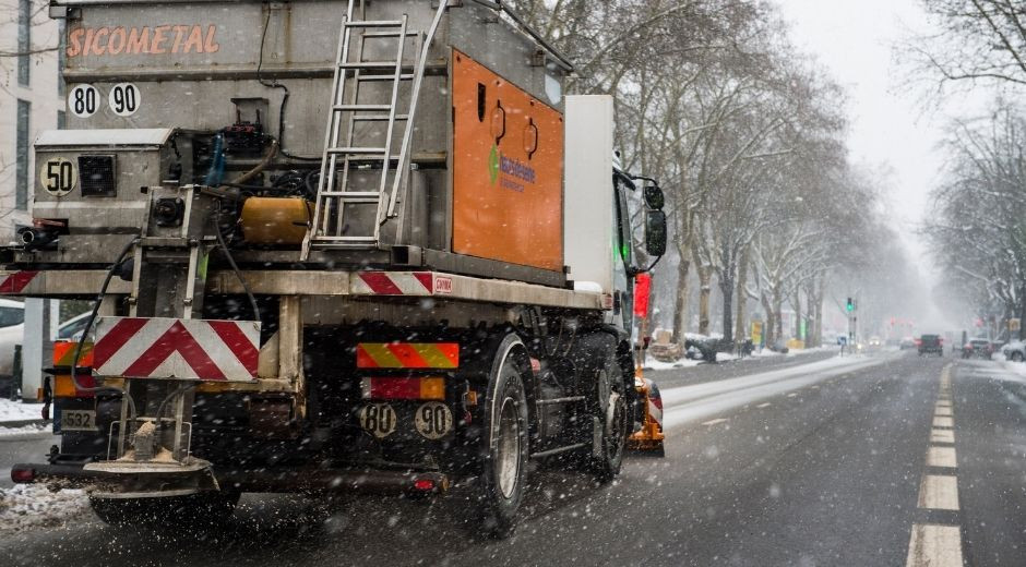 Opération de déneigement dans les Hauts-de-Seine