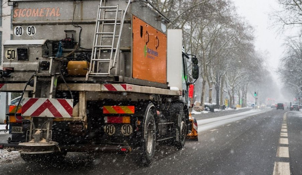 Opération de déneigement dans les Hauts-de-Seine