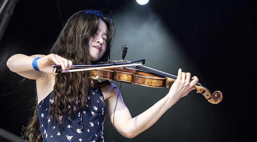 violoniste-Moeun-scène-La-Défense-Jazz-Festival-2024