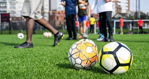 Collégiens participant au trophée football des Hauts-de-Seine