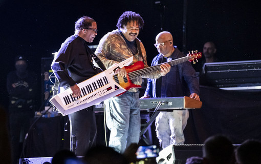 Retour en images sur La Défense Jazz Festival 2022. Vingt-trois concerts du 20 au 26 juin sur le parvis de Paris La Défense. 