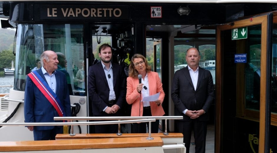 Marie-Noëlle Charoy, conseillère départementale, inaugure la navette fluviale aux côtés de Yves révillon, vice-président du Département et Thierry Lefèvre maire d'Issy-les-Moulineaux.