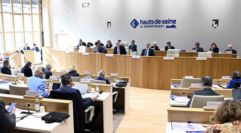 Les élus départementaux réunis dans l'hémicycle pour une séance publique.